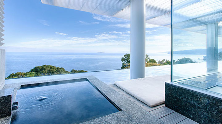 靜岡熱海是熱門的溫泉勝地，距離東京也不遠，因此每年都吸引大批遊客前往浸溫泉。