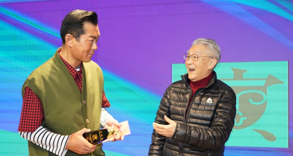 久未露面的他精神奕奕,與以往狀態相比似未有太大變化。