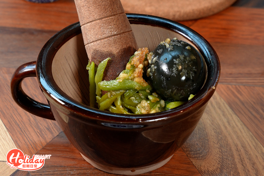 涼拌小食「自己擂.椒皮蛋」。