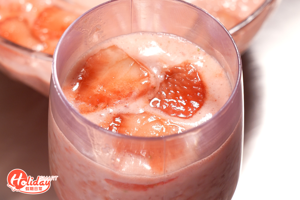 配上豐富的士多啤梨，甜度爆登。