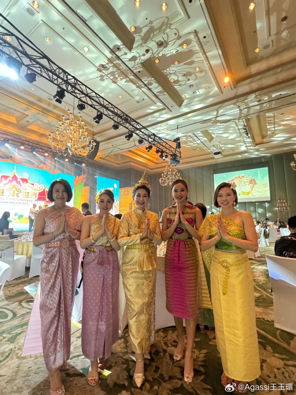 張利華（右二）是王玉環得力助手