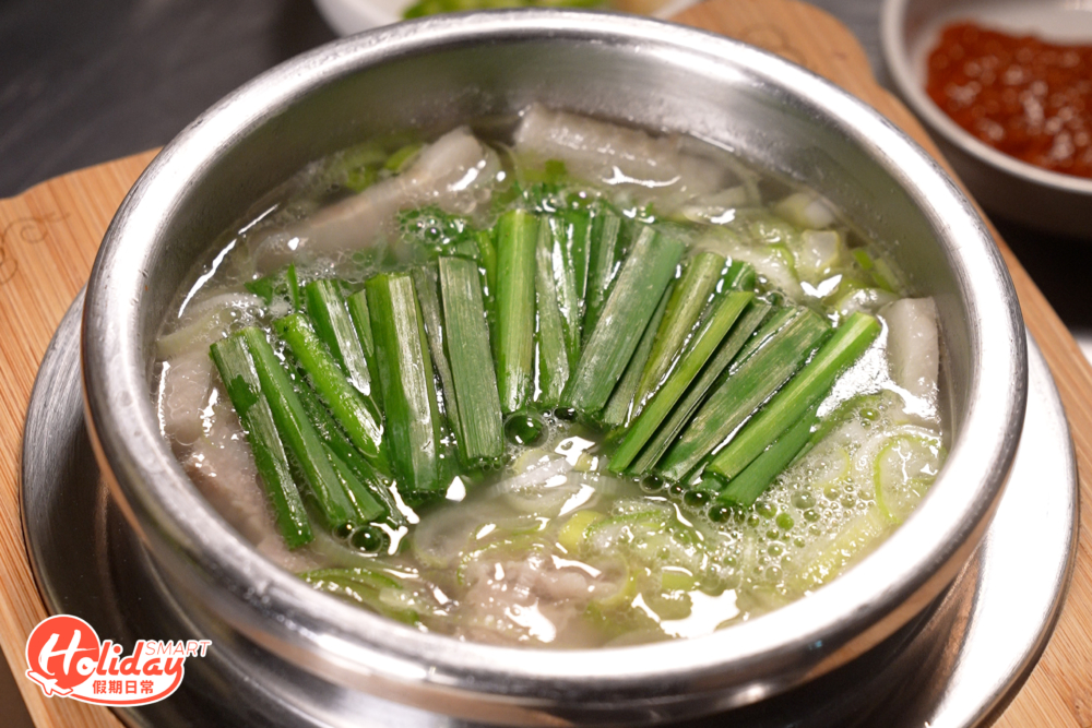 釜山必食的名物豬肉湯飯。