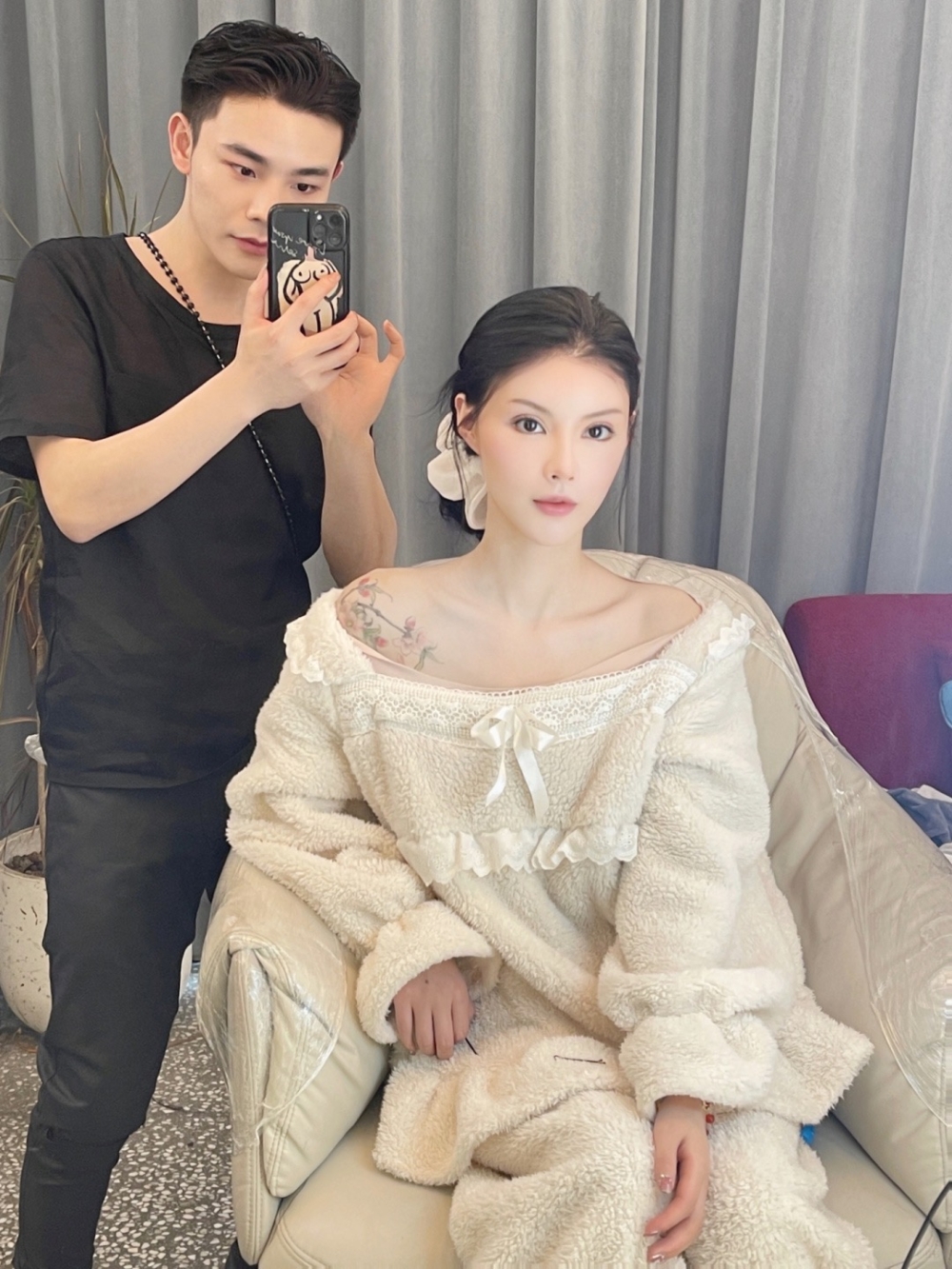 小紅書有造型師分享過佢淡妝嘅樣子,唔少網民都指佢唔化濃妝個樣比較自然