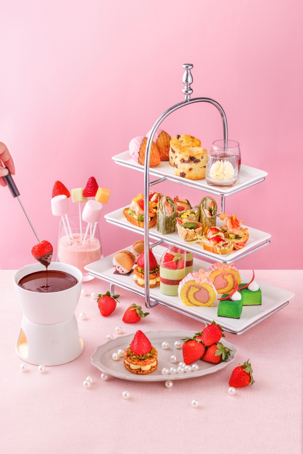 草莓仙境下午茶。