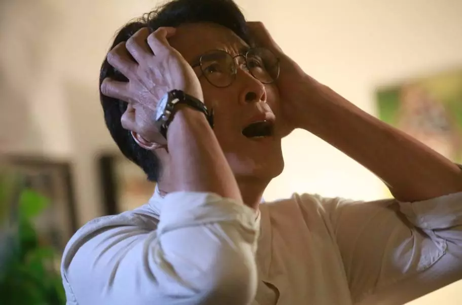 一名港男近日發帖，分享早前坐廉航時遇上6名小孩吵鬧的經歷，令他超崩潰嘲過程「爽過去紅館」！