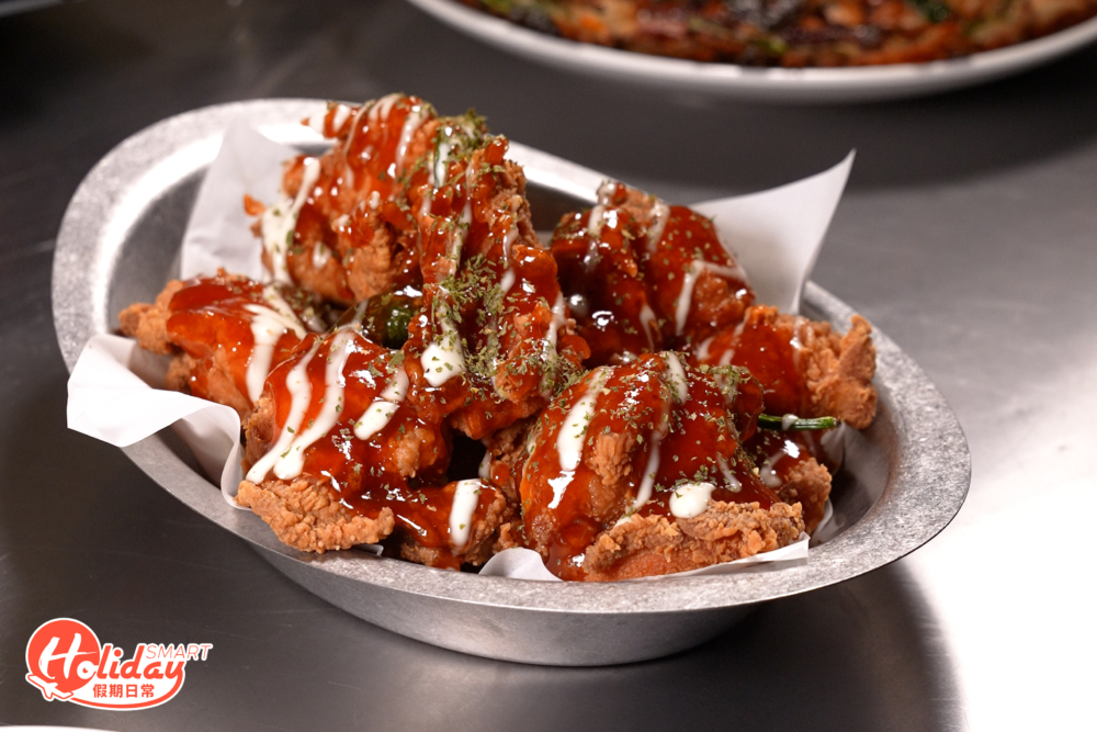 去骨秘醬烤雞味道香甜微辣。