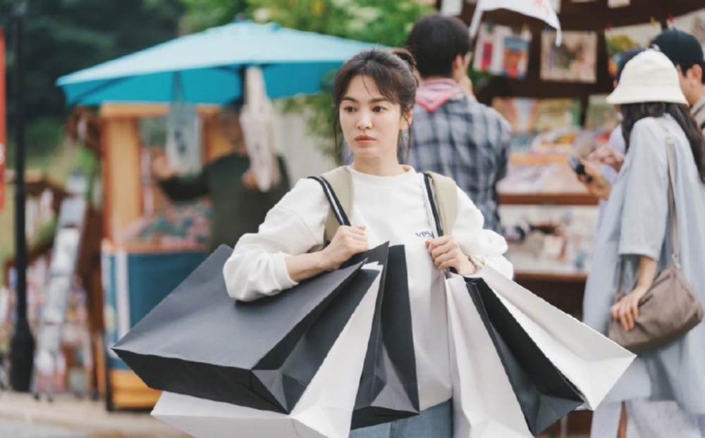 林氏璧提醒網友：「出國刷卡若有被詢問，請千萬記得用當地貨幣計價」。