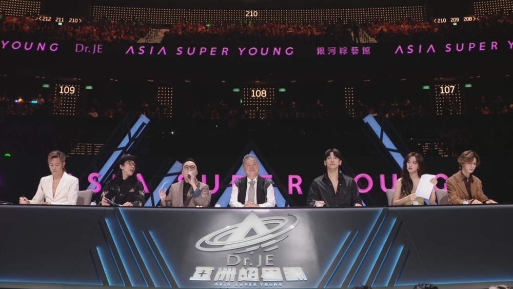 除了LOONG 9，導師們也有現身