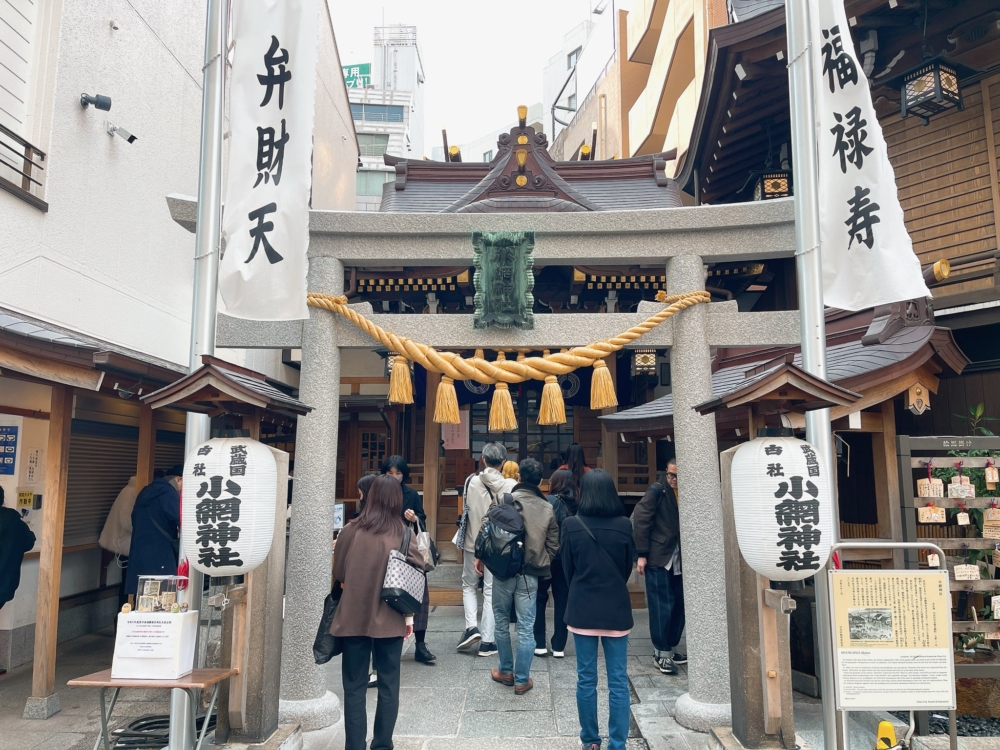 很多人當地人及海外遊客為了洗錢慕名而來,讓神社竟然都是人潮洶湧,不想浪費時間排隊、等待,建議早上前往~
