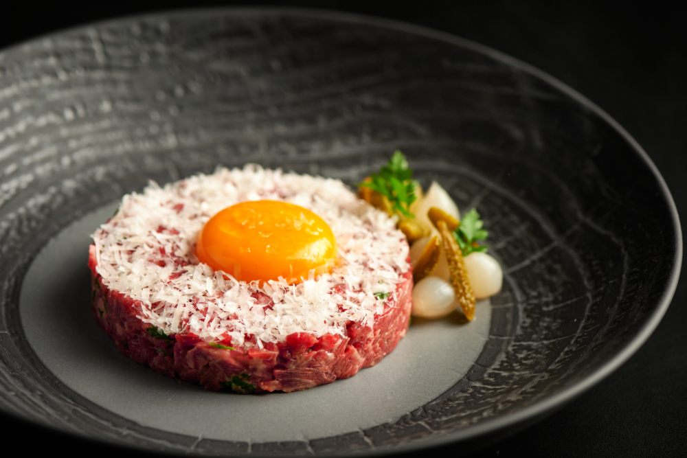 牛肉他他加上蛋液令肉質更細膩嫩滑,食落入口即化。