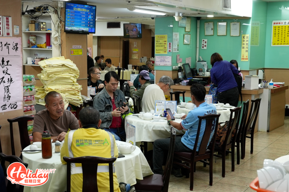 深水埗的中央飯店是不少老街坊的聚腳點。