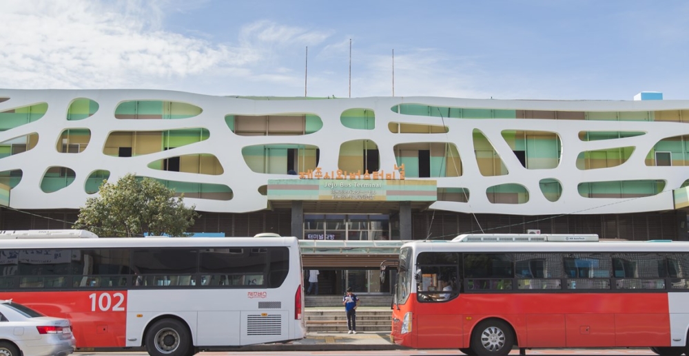 急行巴士共有12條路線貫穿全島，最大特點是只需1小時內可以到達全島各個區域～