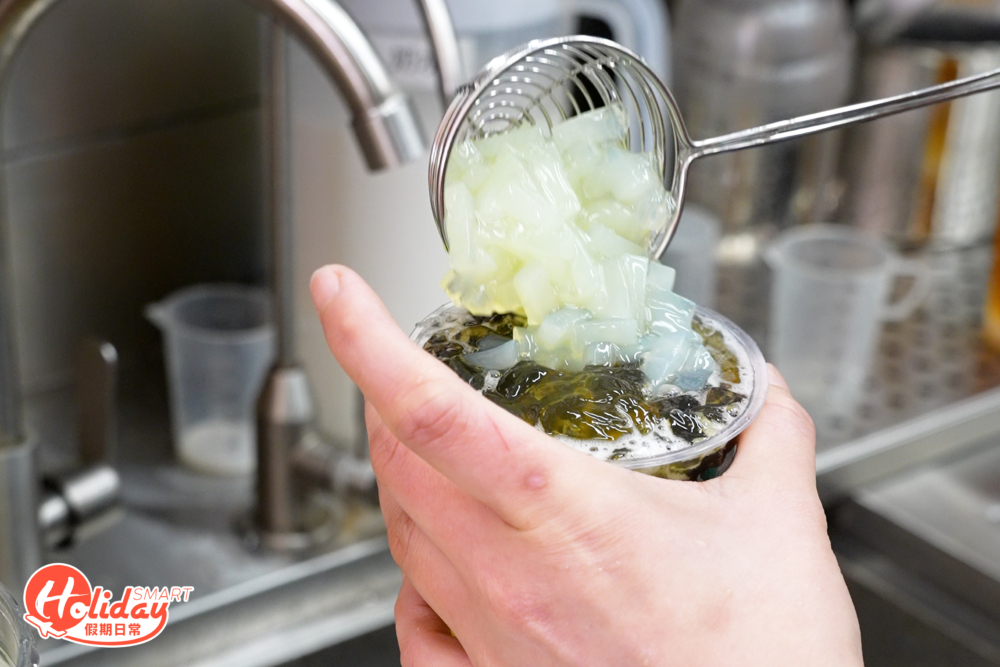 青茶3Q配搭了珍珠、椰果和茶凍，非常足料。