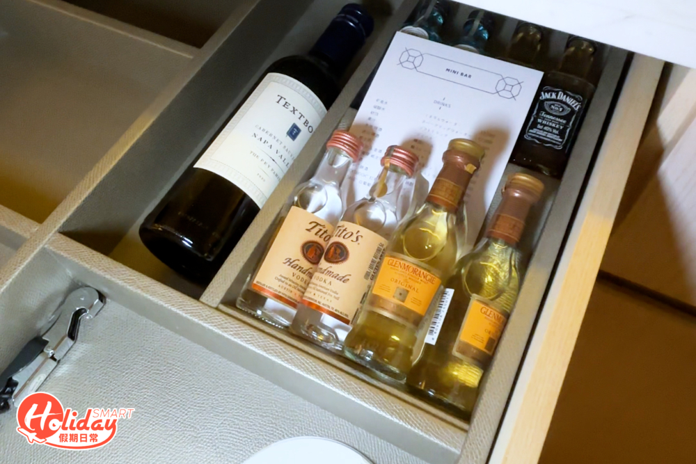 客房內提供酒品。