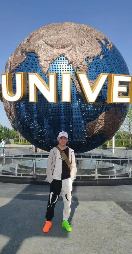 李金剛：「我生活中是一個喜歡打扮得很潮流的人」