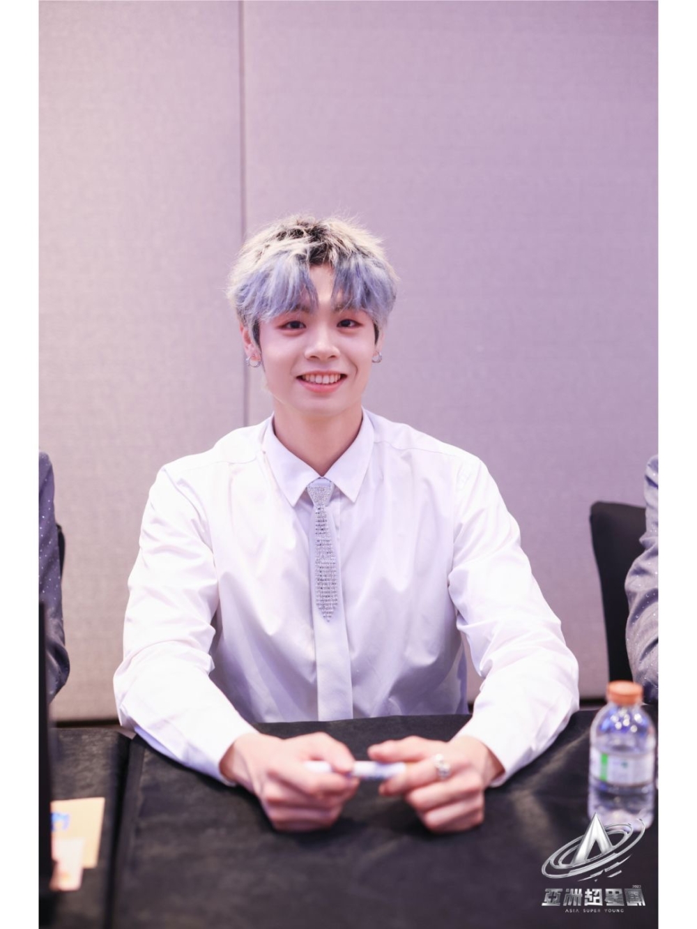 LOONG 9的成員冼靖峰代表整個團隊解釋了他們新團名的寓意