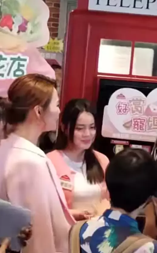 有網友拍到呂慧儀因不滿娛樂記者訪問Chantel時的態度,以半講笑半認真的態度反擊記者