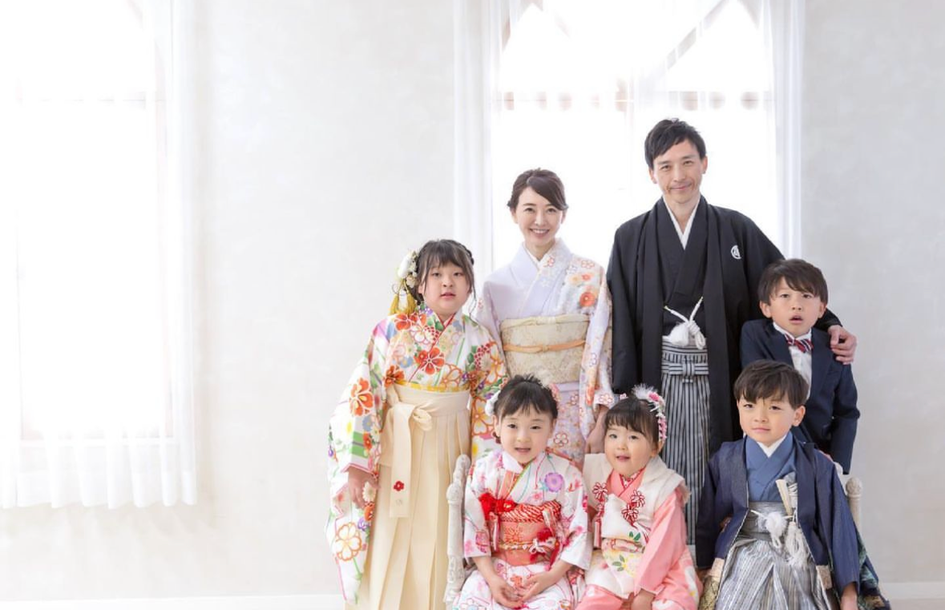 椋名凜2010年11月與職業車手高村直樹結婚，婚後兩人育有5名子女