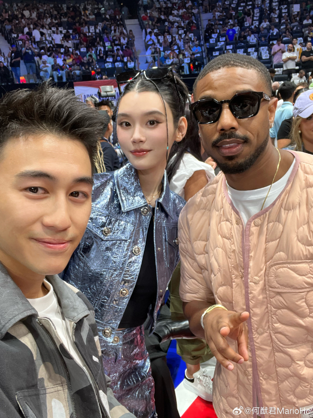 網友認為他們夫妻相處方式與普通人差不多：「原來有錢人也會在街頭吵架。」