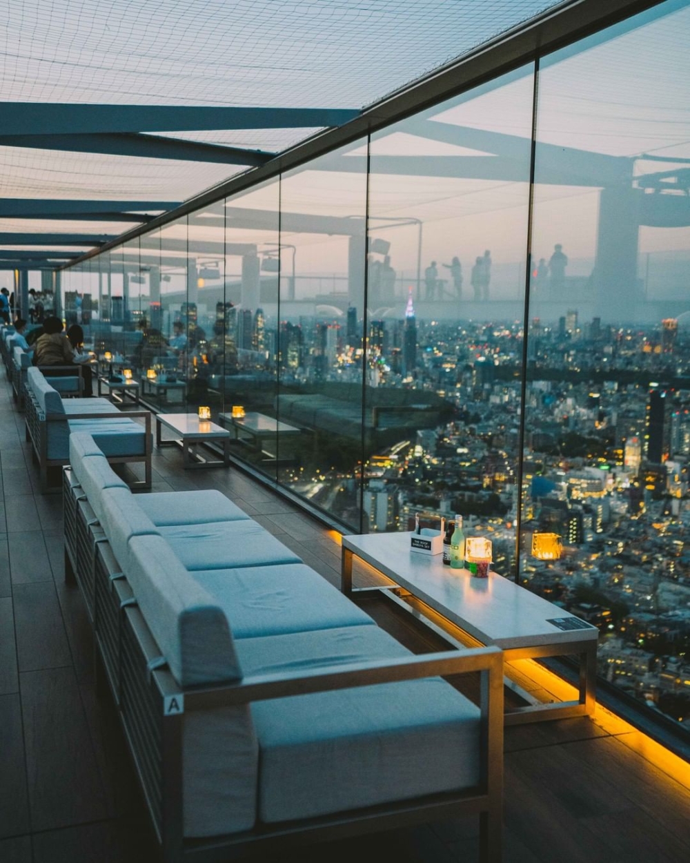 THE ROOF SHIBUYA SKY的座位區需預先網上預約購票~