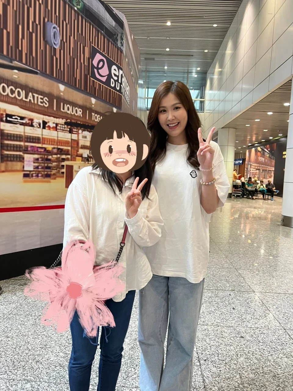 事後該網友就在小紅書以「KLIA巧遇TVB演員｜誰知道她的名字？」為題上傳合照