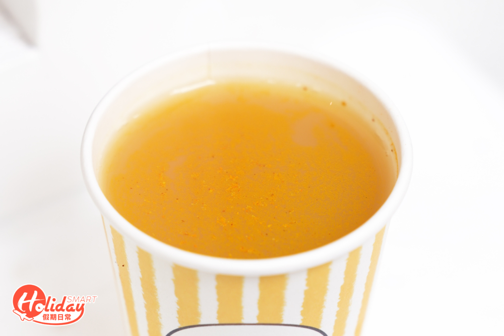 加入薑黃粉的濃縮咖啡名為「Immunity Shot」，入口黃薑味強烈。