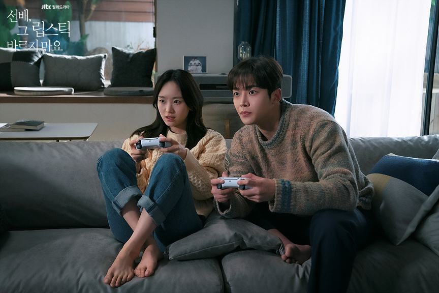 工作期間試坐員更可邊坐邊進行各種活動，包括追劇打機，簡直係絕世筍工！