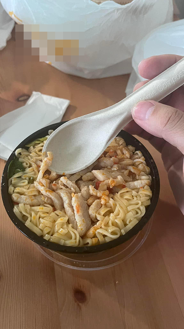 近期網路上其實亦已有不少市民分享使用紙質餐具中伏經歷