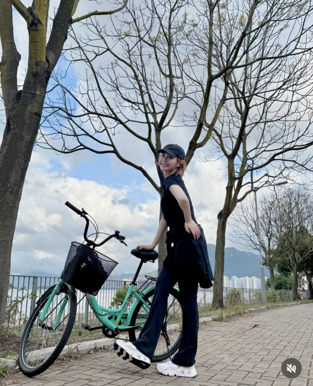 有網友表示靚湯的腰部在照片中看起來比之前粗了一點