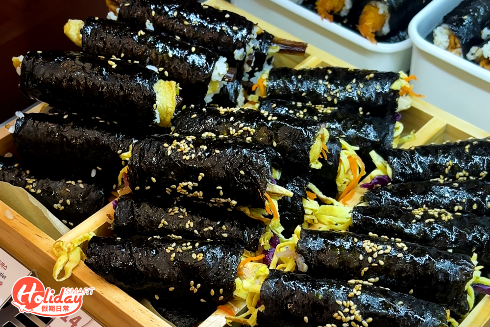 紫菜包飯中必食炸豬扒紫菜包飯，食落啖啖肉，豬扒咬落口感外脆內軟！