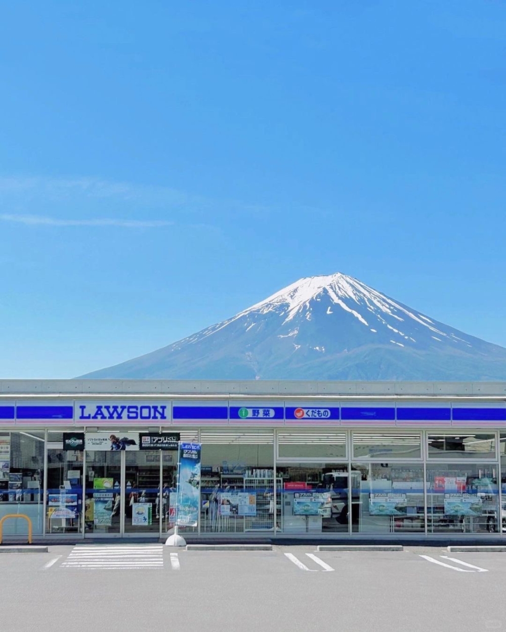 LAWSON河口湖站前店更是因其位置與背景的富士山完美結合而成為了網紅打卡點