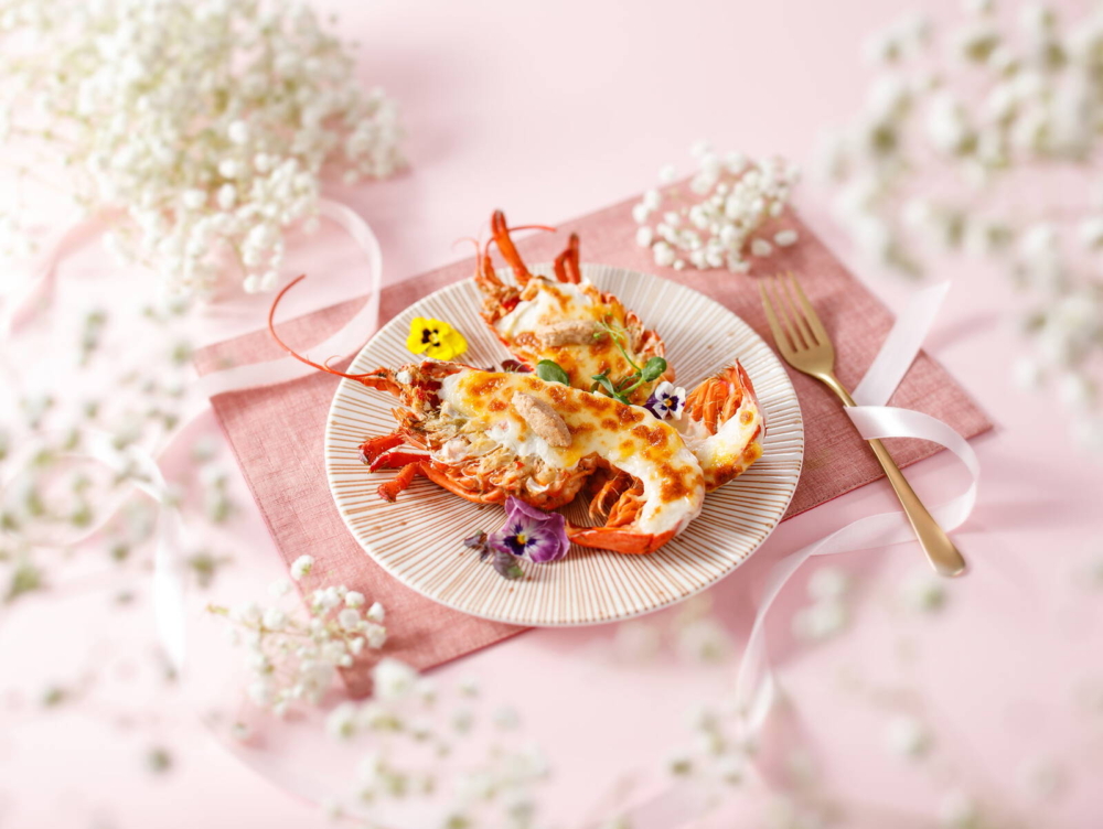 每位付費賓客免費獲贈芝士焗龍蝦1客。