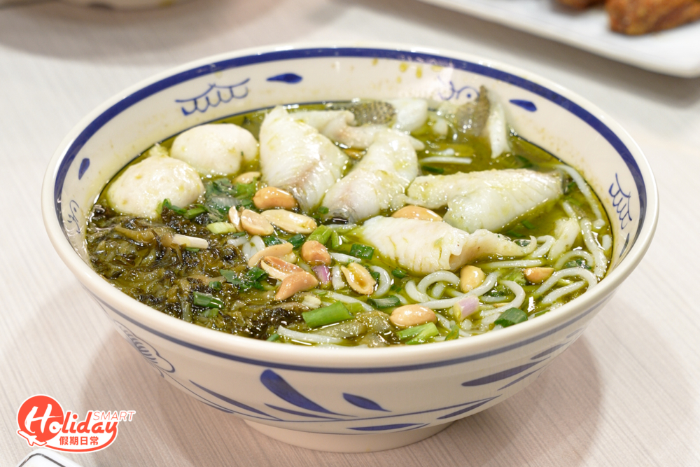 藤椒湯底入口充滿椒香,辣味較溫和。