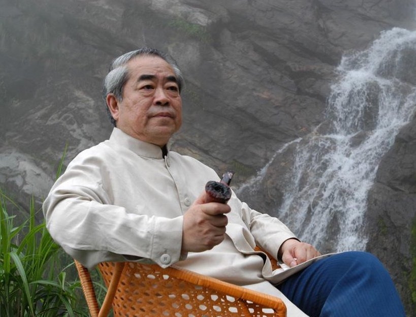 范曾與第二任妻子離婚同年就與好友須遵德的前妻張桂雲(楠莉)結婚。