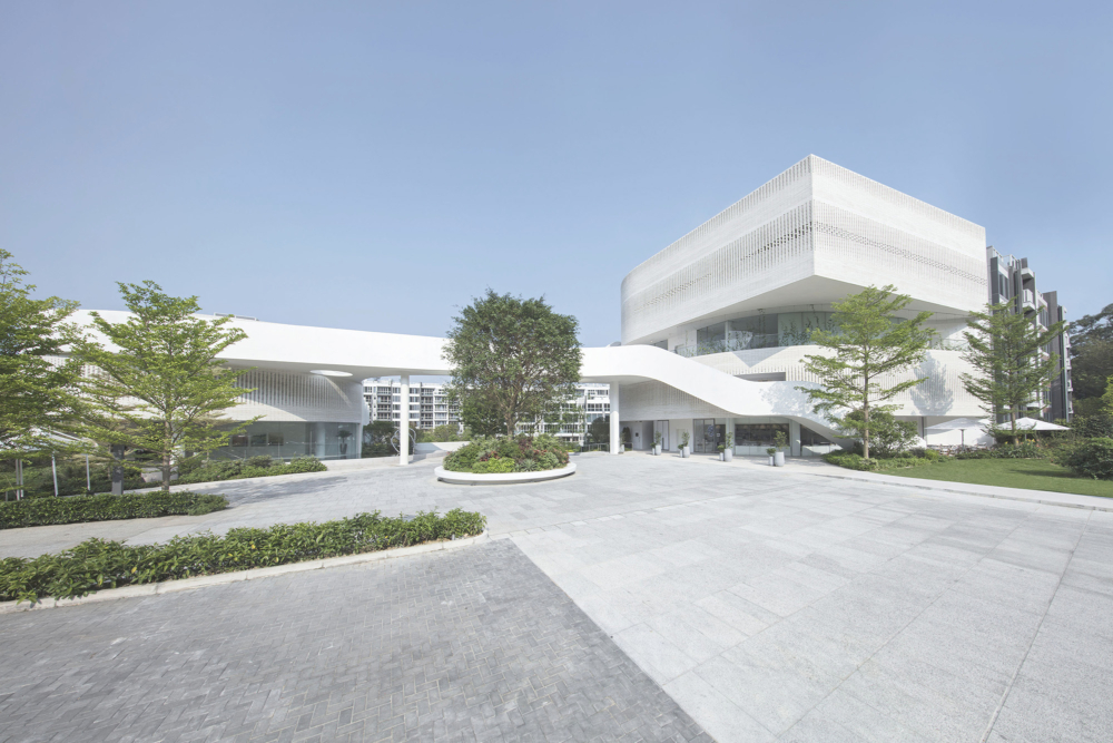 位於西貢清水灣的新晉豪宅傲瀧，2016年推出市場，主打3房至4房大戶，當年吸引不少娛樂圈藝人買入