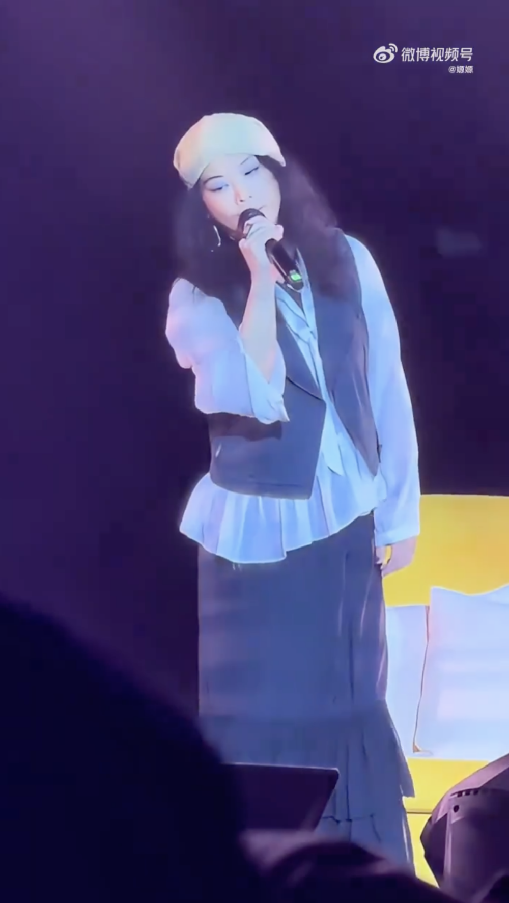 去年8月，許美靜有份參與在海口舉行的《天后之夜演唱會》，觀眾曾因音響問題也要求退款，不過當時主辦方表示是設備故障導致音響問題，與演出者無關。