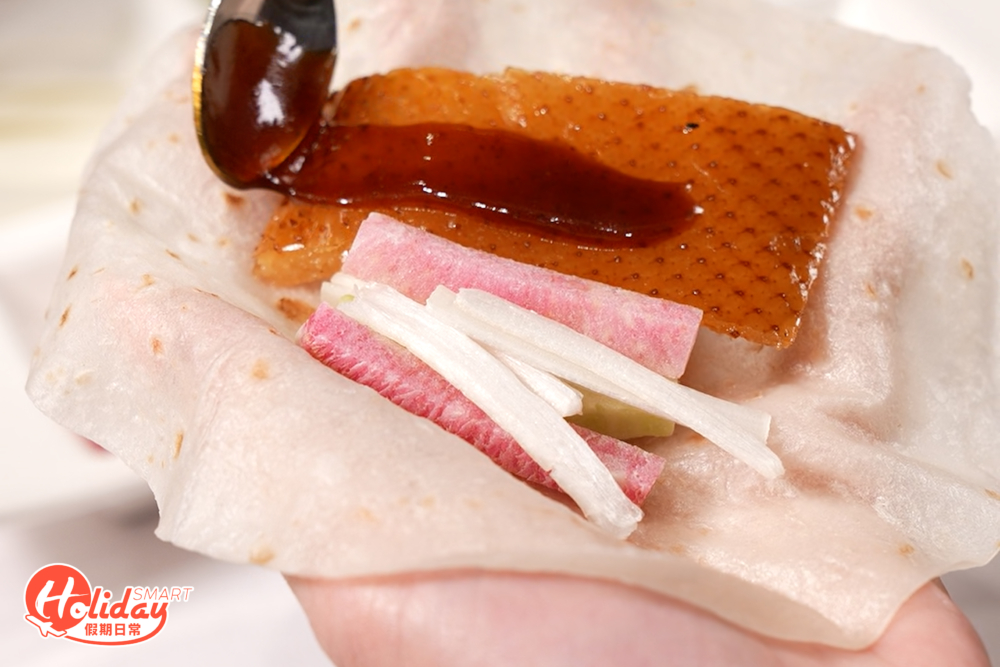配上醬汁和配料,味道咸甜交織超惹味。
