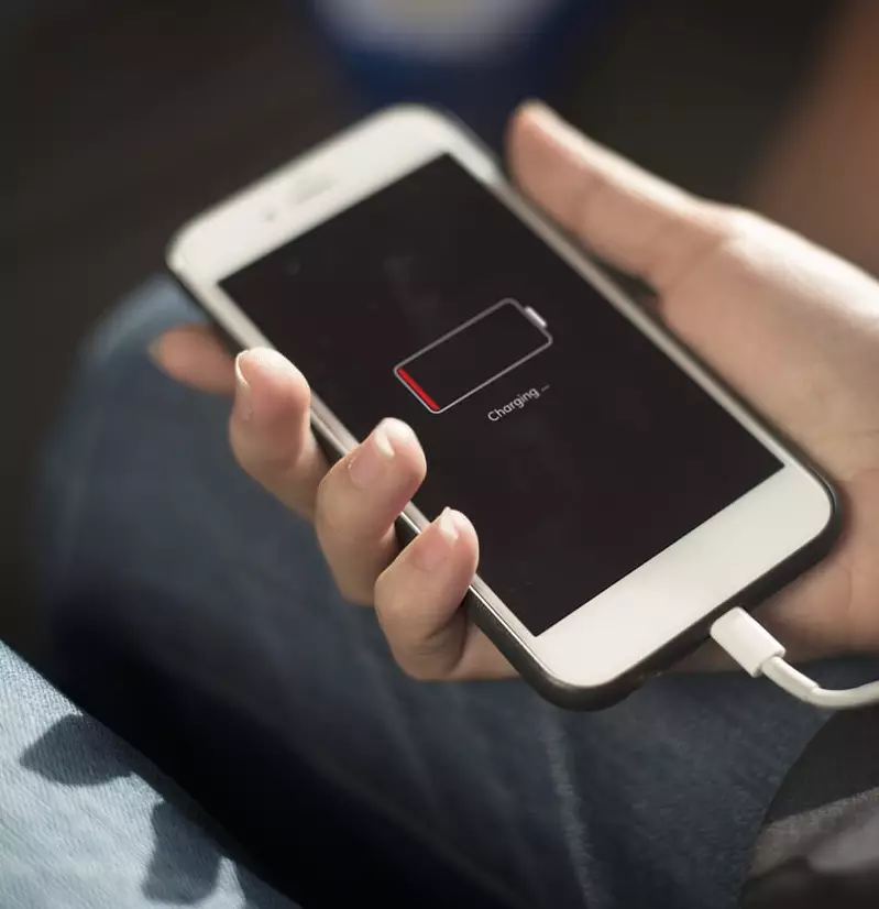 外出時最好攜帶自己的行動電源