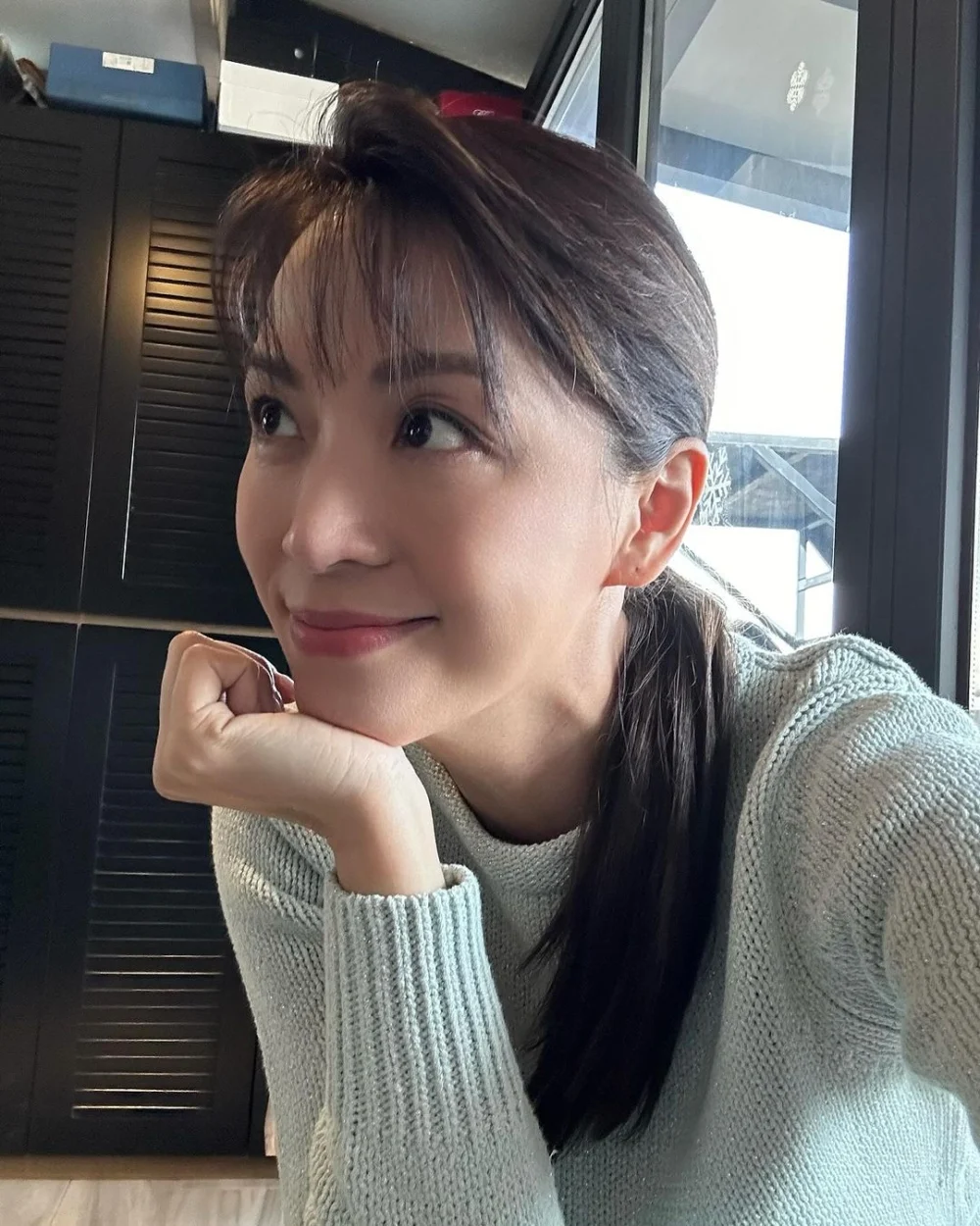 陳煒更是第一排唯一一位女藝員,「一姐」地位穩如泰山。