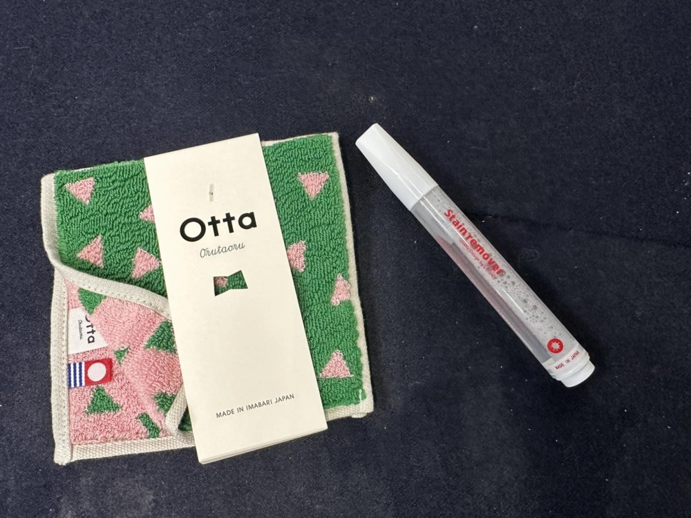 實際上,Dickson今次相當識做為Do姐送上一條金治毛巾