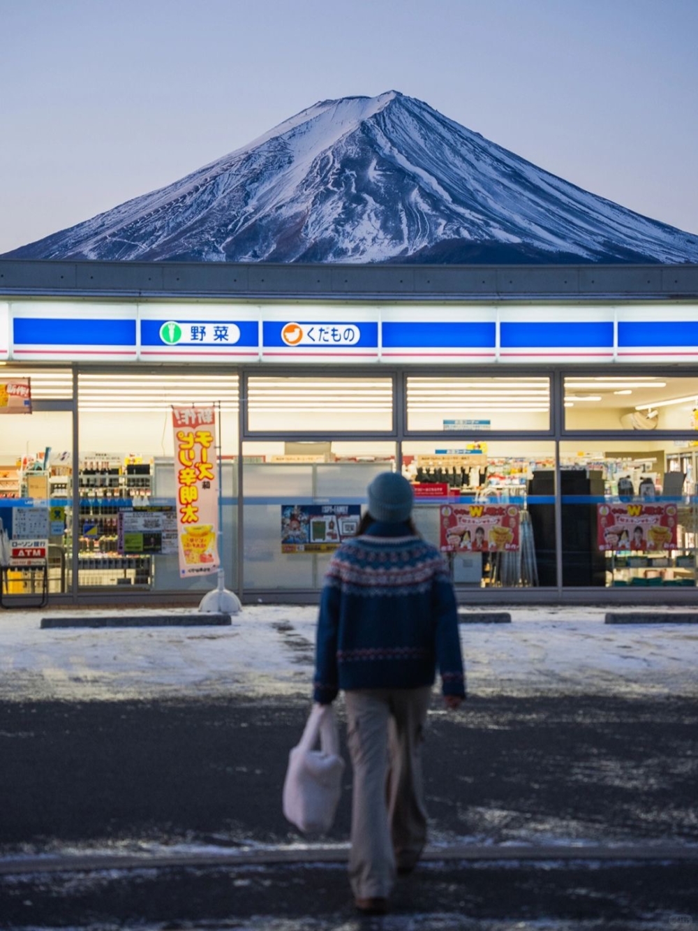河口湖LAWSON近年成為熱門打卡地方，在IG、小紅書等都有不少教學/攻略
