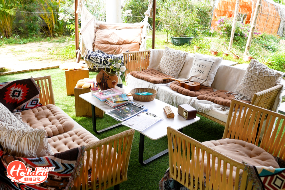 另外場內也有一個公共空間讓大家chill一下，有多款桌上遊戲提供，牆上也掛上螢幕，晚上觀星之外，也可以來一起看電影！