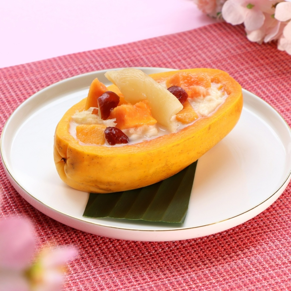 每位媽媽可獲贈原個木瓜燉杏汁花膠一份！