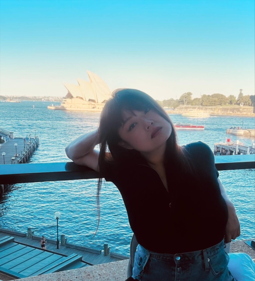 細細粒日前在IG上分享了幾張在澳洲旅遊期間，歎咖啡兼遊覽悉尼歌戲院的照片