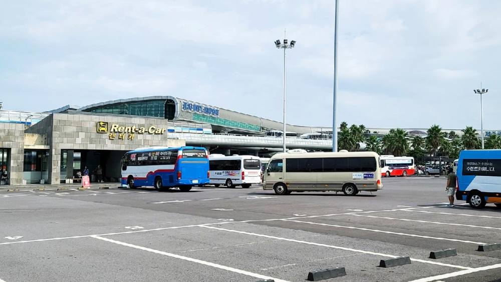 很多租車公司主要設立在機場及車站附近，更方便遊客前往～