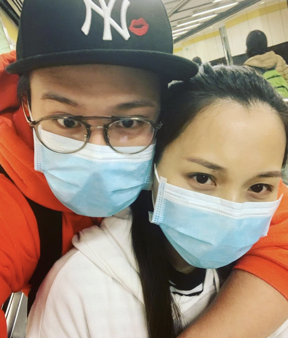 張致恒同太太區燕雯（雯雯）之前講到佢哋個家境唔係咁好