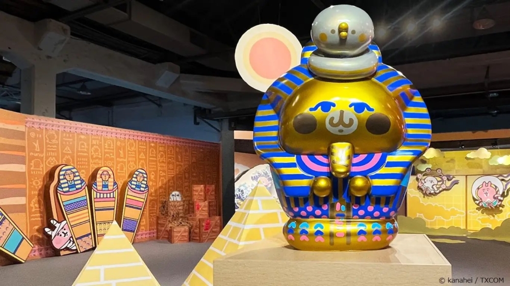 粉紅兔兔變身巨型法老王，超搶眼！