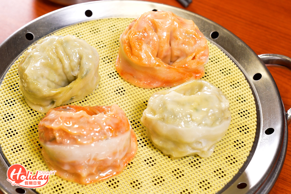 另外推薦小菜雙拼餃子，餃子大粒飽滿。