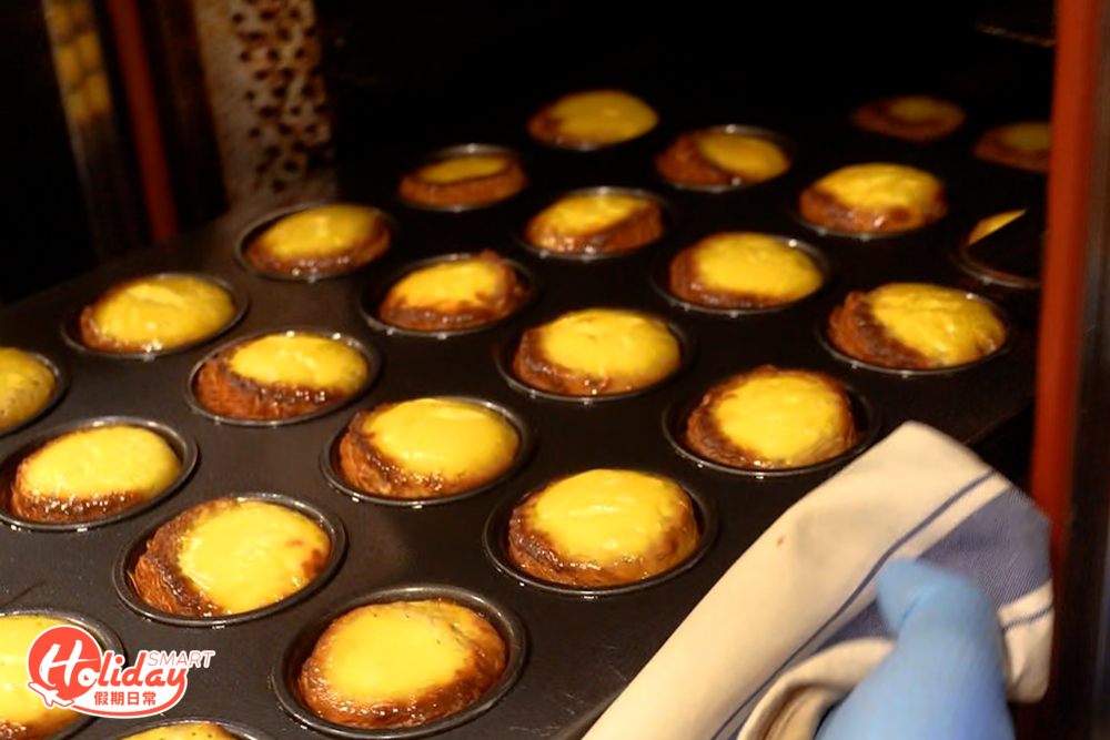 千層蛋撻會在每天三個時段新鮮出爐，分別是早上8時、下午12時至2時及下午3時至6時提供，另外也會不定時出爐補貨。