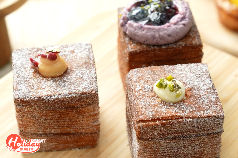 另有賣相可愛的方塊酥包，一共3款口味，包括雲呢拿、士多啤梨、藍莓，咬落好鬆化多層次，雲呢拿味帶芳香味，而士多啤梨和藍莓味則帶鮮甜果香味。